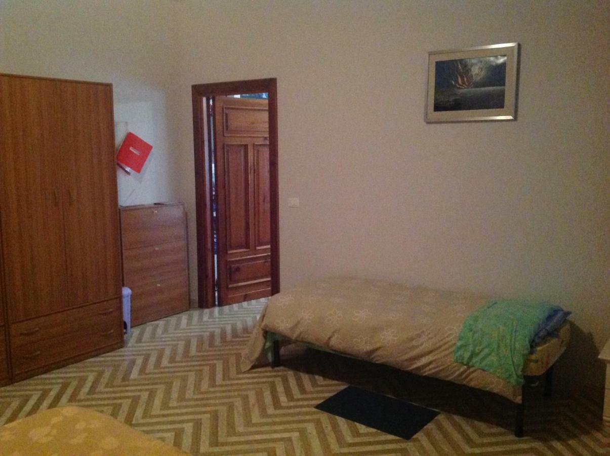 Bed & Breakfast Da Charlie LʼAquila Exterior foto